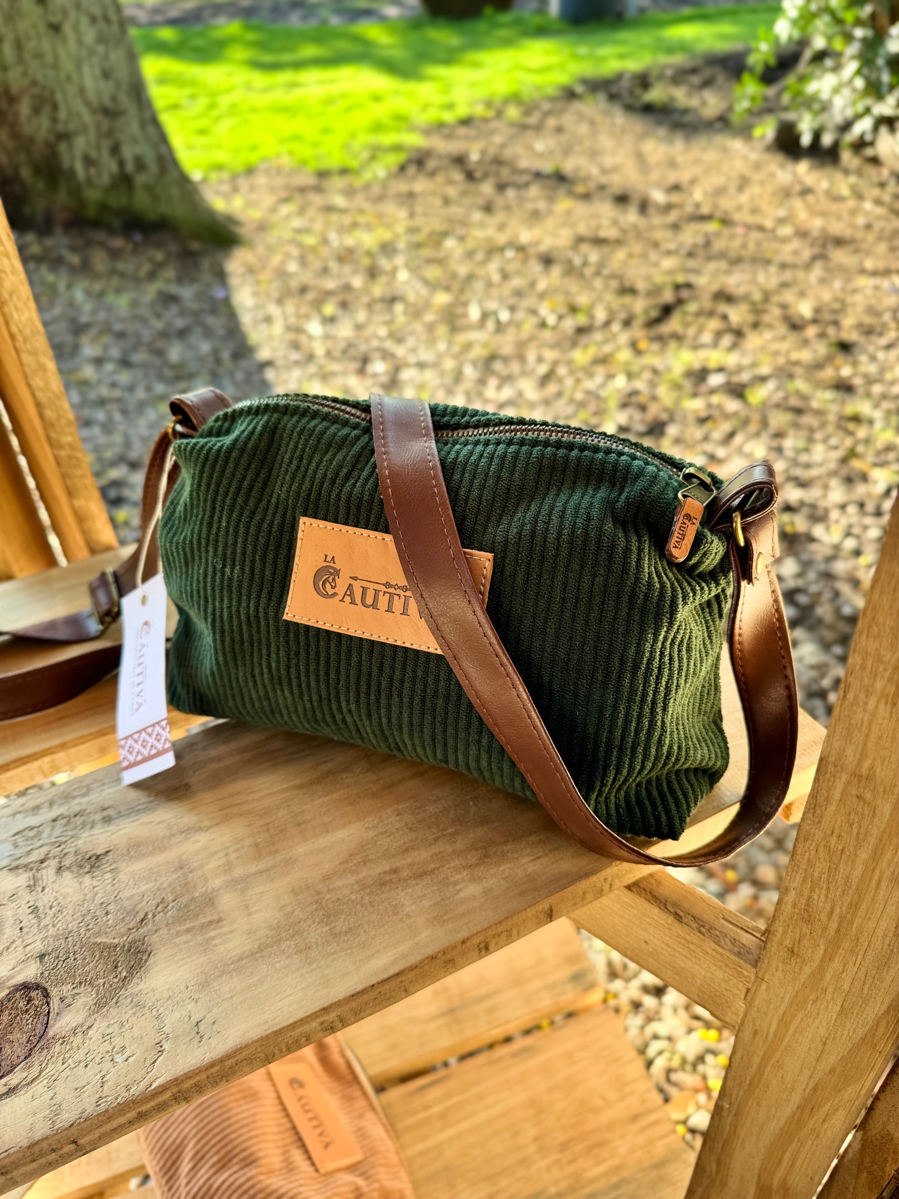 Cartera Zafiro - Chica, liviana y práctica.