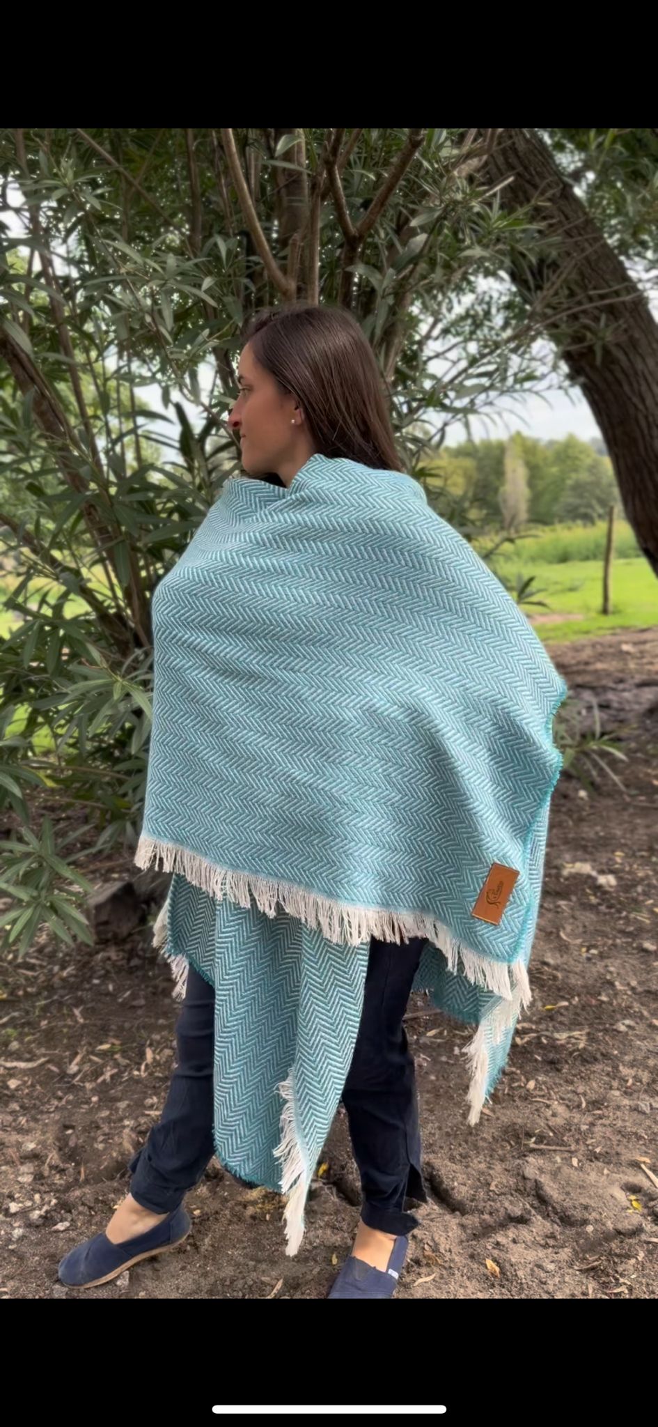 Ruanas de Lana – Elegancia y Tradición en Cada Prenda