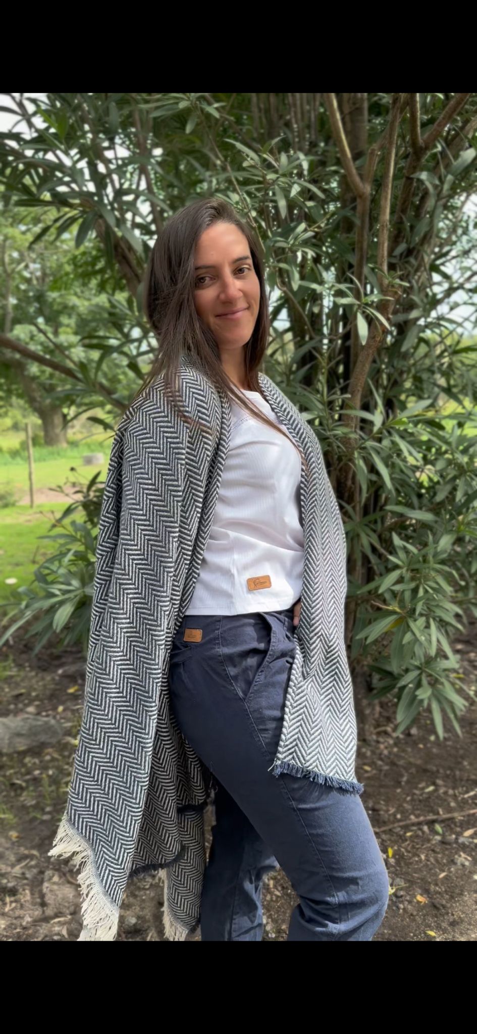 Ruanas de Lana – Elegancia y Tradición en Cada Prenda