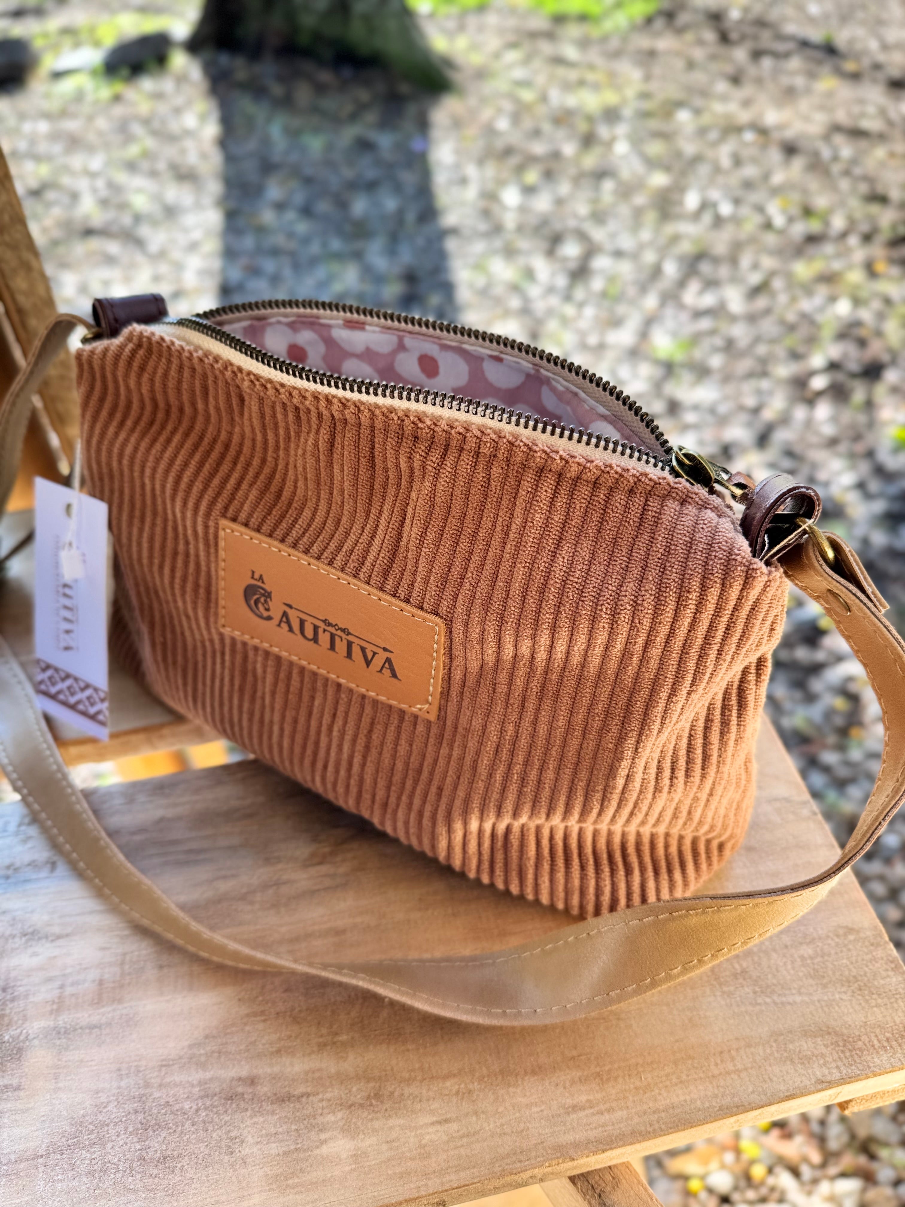 Cartera Zafiro - Chica, liviana y práctica.